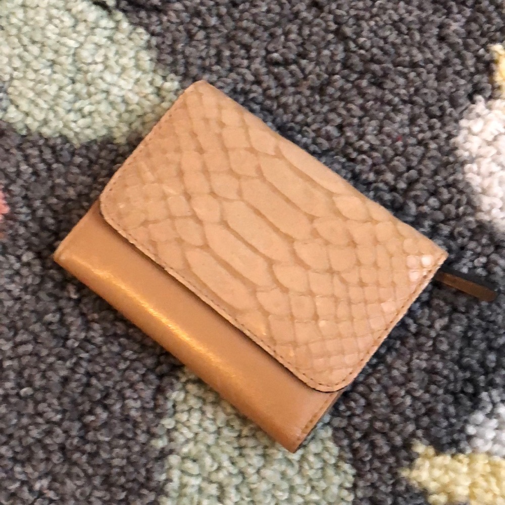 Adrienne Vittadini leather wallet